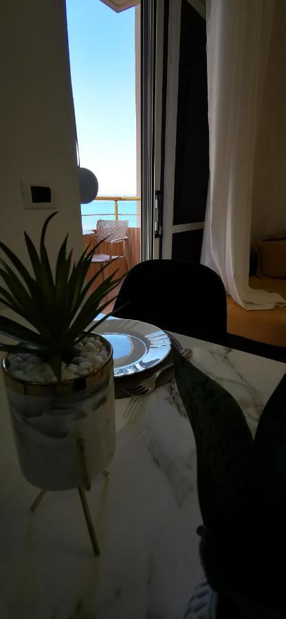 Lungomare Luxury Sea View Apartaments Вльора Екстер'єр фото