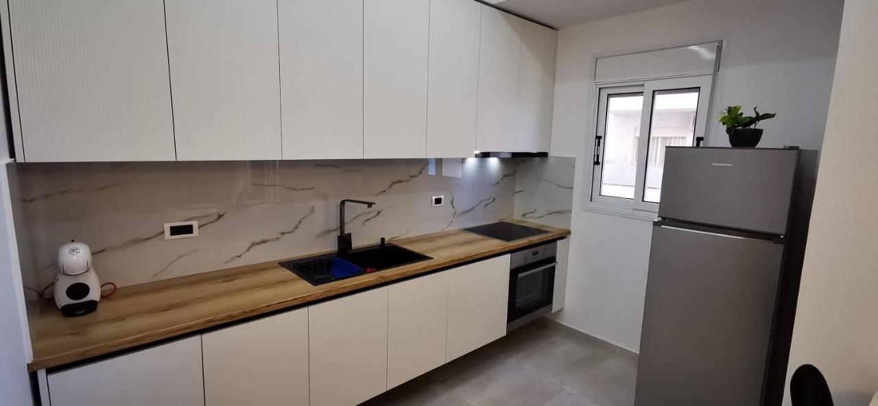 Lungomare Luxury Sea View Apartaments Вльора Екстер'єр фото