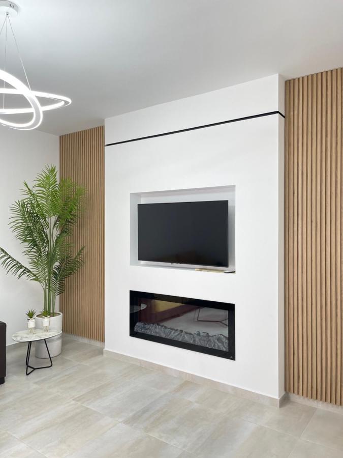 Lungomare Luxury Sea View Apartaments Вльора Екстер'єр фото