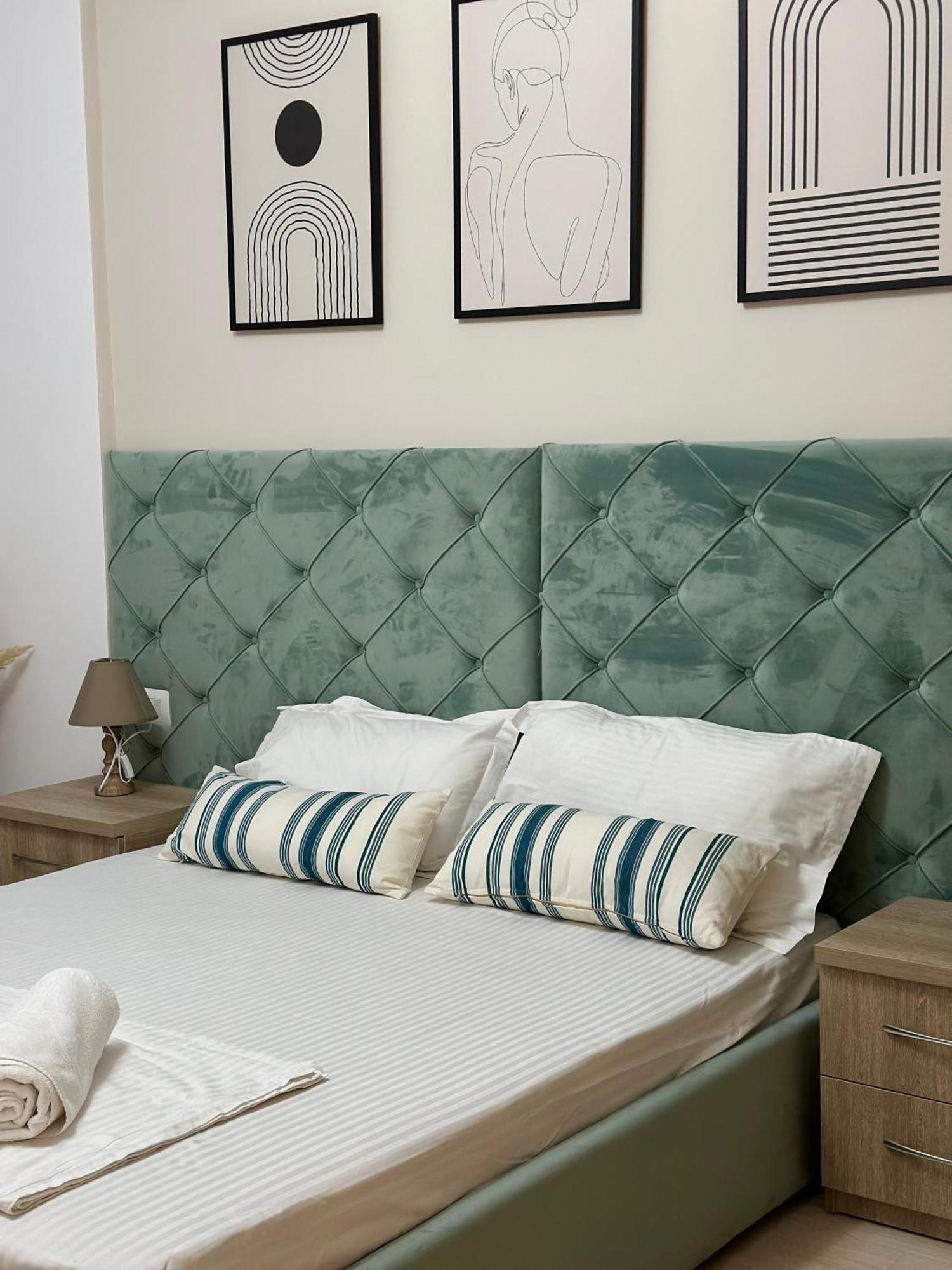 Lungomare Luxury Sea View Apartaments Вльора Екстер'єр фото