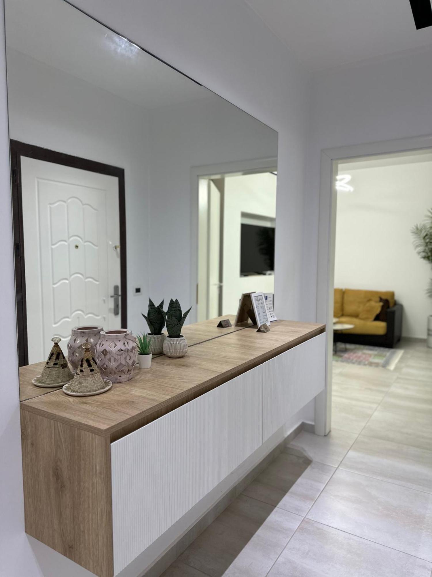 Lungomare Luxury Sea View Apartaments Вльора Екстер'єр фото