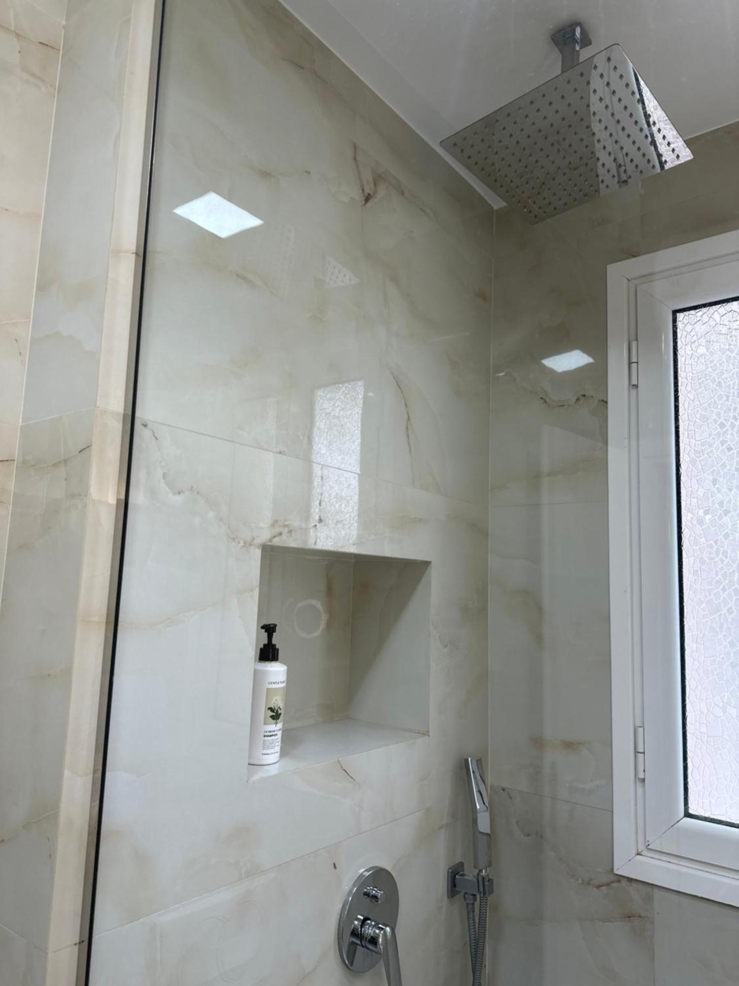 Lungomare Luxury Sea View Apartaments Вльора Екстер'єр фото
