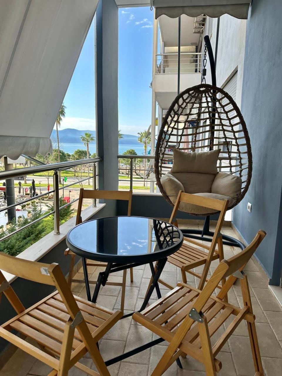Lungomare Luxury Sea View Apartaments Вльора Екстер'єр фото